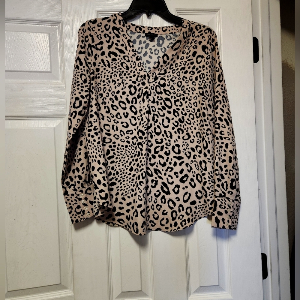 Ann Taylor Top Small Cheetah Animal Print Long Sleeve Tunic V Neck Like New